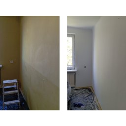 Usługi Remontowo- Budowlane MP Bud Michał Pawluszek - Pokój przed i po malowaniu, z widocznym kontrastem między żółtą ścianą przed malowaniem a świeżo pomalowaną białą ścianą, zabezpieczone folią podłogi i drabina malarska.