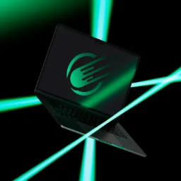 Laptop unoszący się w przestrzeni z zielonym neonowym logo na ekranie i przebiegającymi przez niego zielonymi promieniami światła.