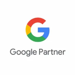 Logo Google Partner z kolorowym symbolem G i napisem Google Partner poniżej, na białym tle.