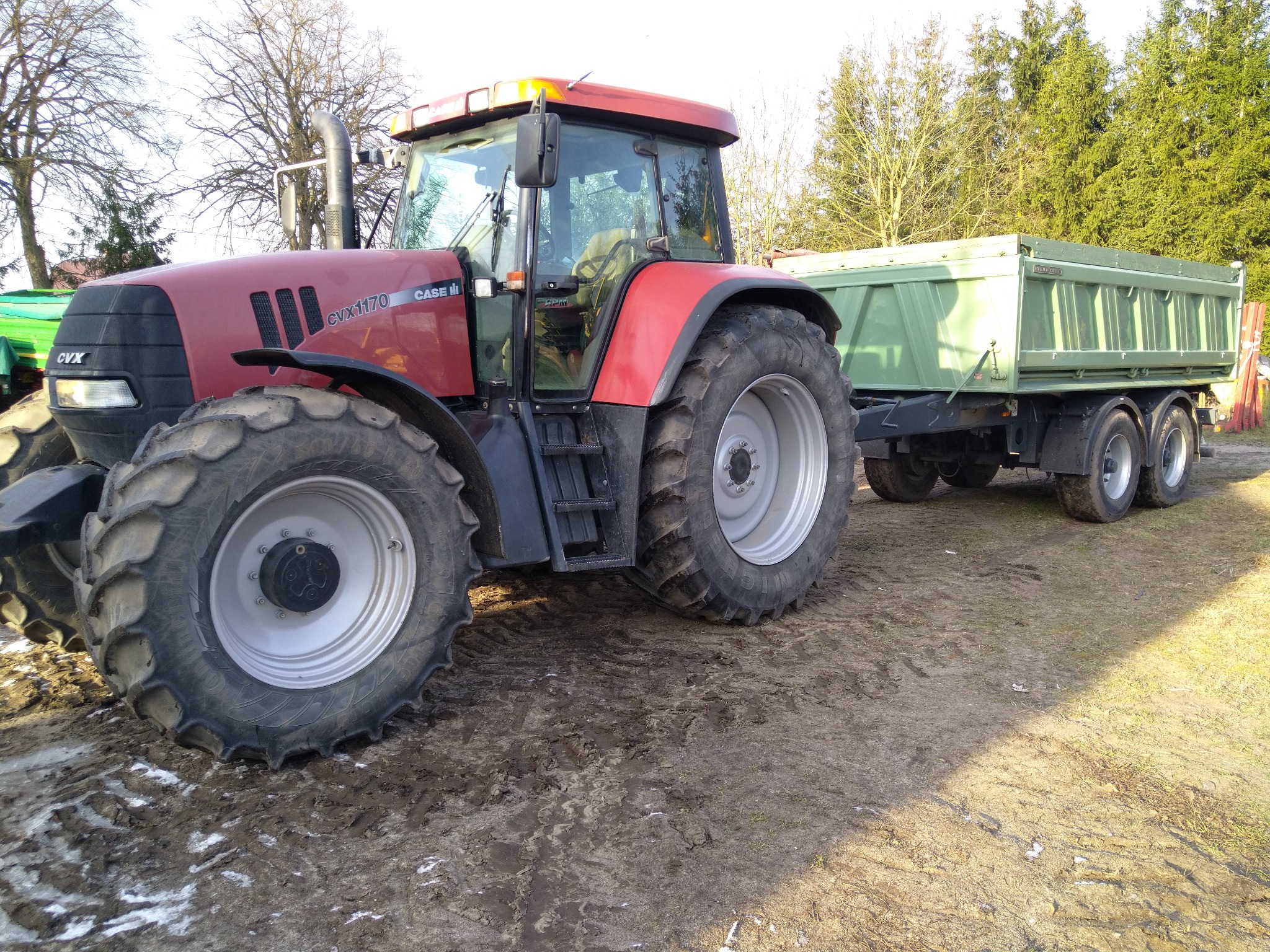 Usługi ciągnikiem rolniczym.