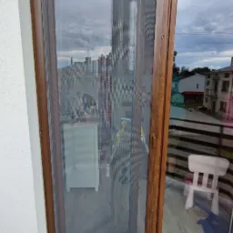 Moskitiery drzwiowe na zawiasach, bogata kolorystyka Wycena, pomiar, zamówienie, montaż