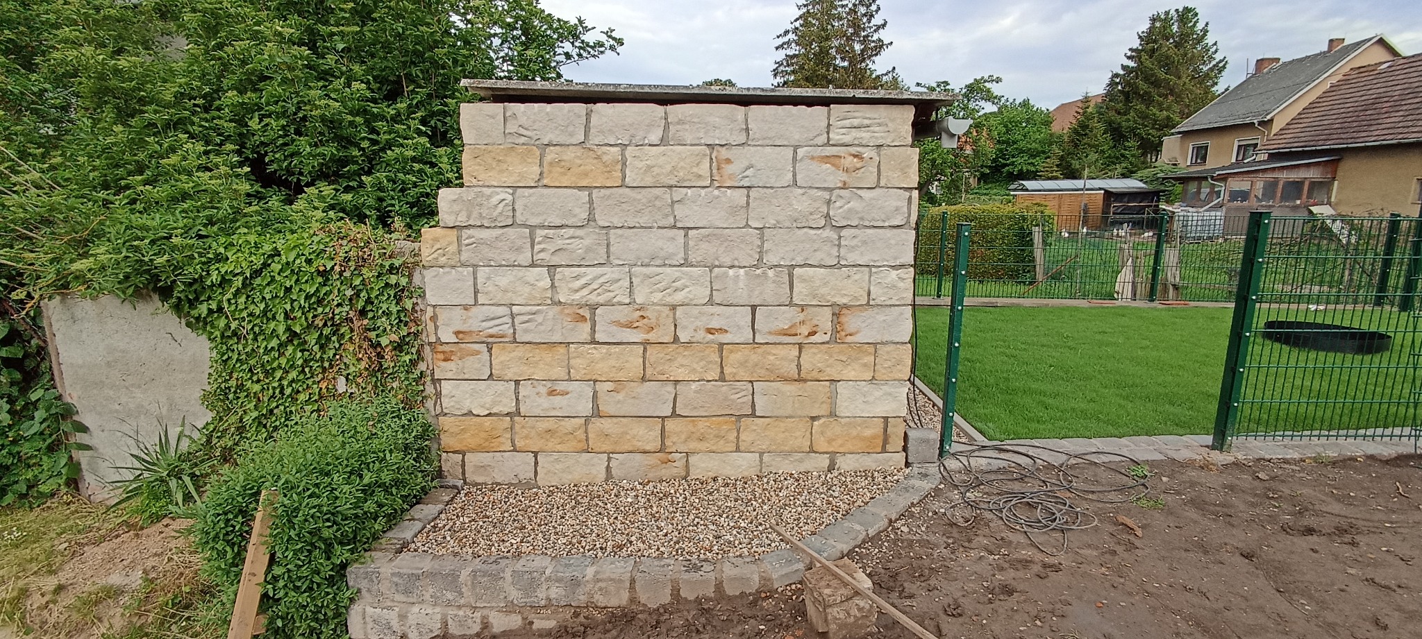 Projektowanie i wykańczanie ogródków. Budowa tarasów, murków ozdobnych i nietypowych ciekawych płotów.