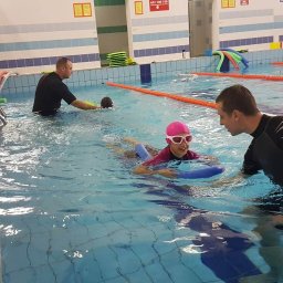 www.emskisport.pl 
info@emskisport.pl
Grupowe lekcje pływania prowadzimy na pływalni Szkoły Podstawowej nr 3 we Wrocławiu ul. Bobrza 27