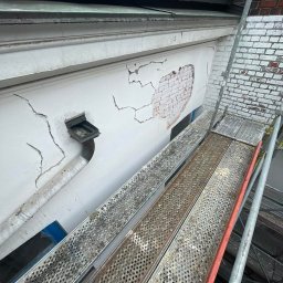 Renowacja elewacji kamienicy 

Miejsce realizacji: Hamburg 

Zakres prac: Zniwelowanie pęknięć elewacji, położenie tynku w miejscach ubytku, renowacja świetlików na dachu, renowacja ram okiennych, malowanie ścian kamienicy 