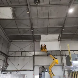 Czyszczenie hali przemysłowej