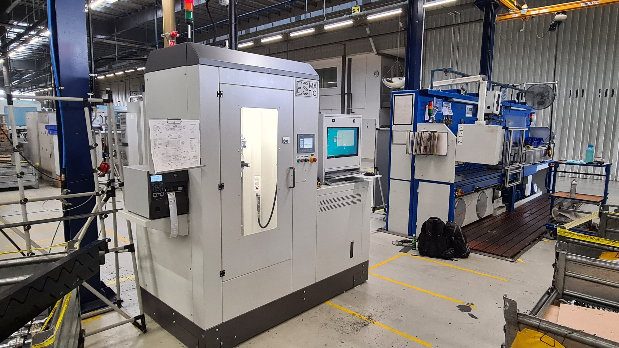 Stanowisko kontroli końcowej siłowników hydraulicznych po instalacji w miejscu pracy.