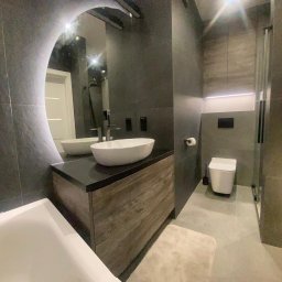 Meble z Sosny Pasadeny nadają niepowtarzalny klimat tej łazience pozwalający poczuć się bliżej natury 🌿