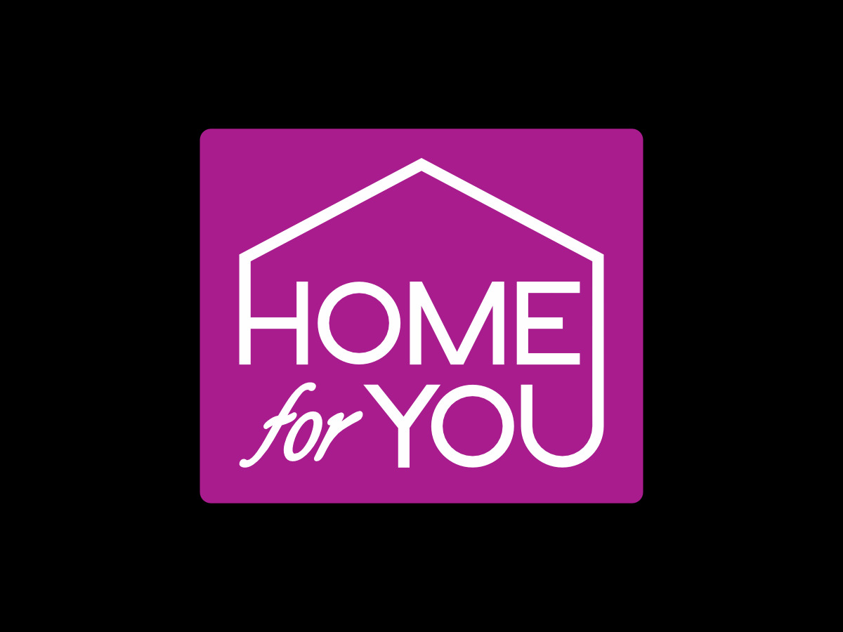 Logo firmy Home for You: biały obrys domu na fioletowym kwadracie z zaokrąglonymi rogami, nazwa firmy zapisana białą czcionką.