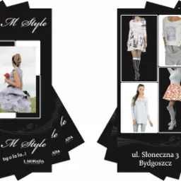 Czarno-biały folder reklamowy z kolażem zdjęć modelek prezentujących różne stylizacje odzieżowe, logo firmy L&M Style oraz dane adresowe sklepu L Monada w Bydgoszczy.