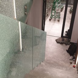 Balustrada mocowana punktowo - szkło typu crash