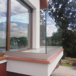 Balustrada mocowana w listwie - szkło przeźroczyste  typu float