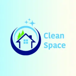 Logo firmy sprzątającej z motywem domu, drzew i gwiazd, w kolorach niebieskim i zielonym, z napisem 'Clean Space' na jasnym, gradientowym tle.