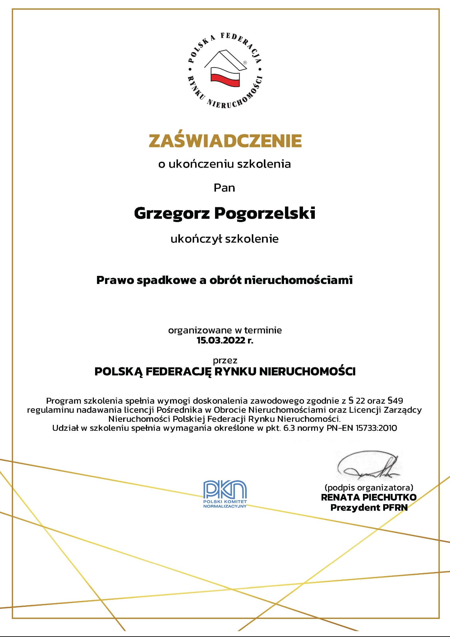 Skan zaświadczenia o ukończeniu szkolenia z zakresu prawa spadkowego i obrotu nieruchomościami, wydanego przez Polską Federację Rynku Nieruchomości dla Grzegorza Pogorzelskiego, z datą 15.03.2022.