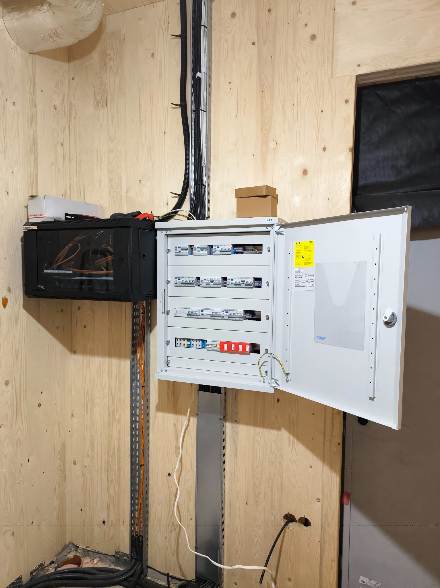 Wykonanie instalacji w domu typu CLT