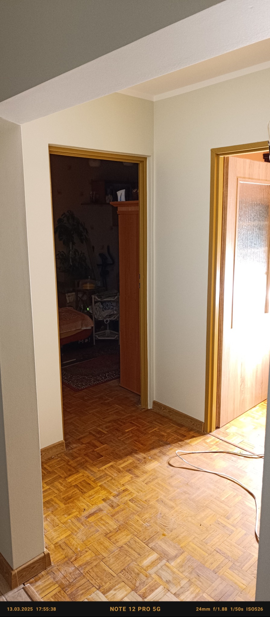 Malowanie sufitów, ścian i futryn.