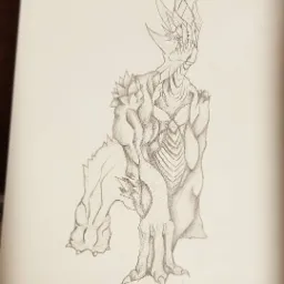 Szkic ołówkiem przedstawiający fantastycznego potwora z rogami i kolcami, narysowany na otwartym szkicowniku ze spiralą.