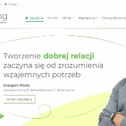Strona internetowa firmy Dogolog z Komorowa, oferującej usługi zoopsychologa, behawiorysty i trenera psów. Na stronie widoczny rysunek psa oraz portret mężczyzny w okularach.