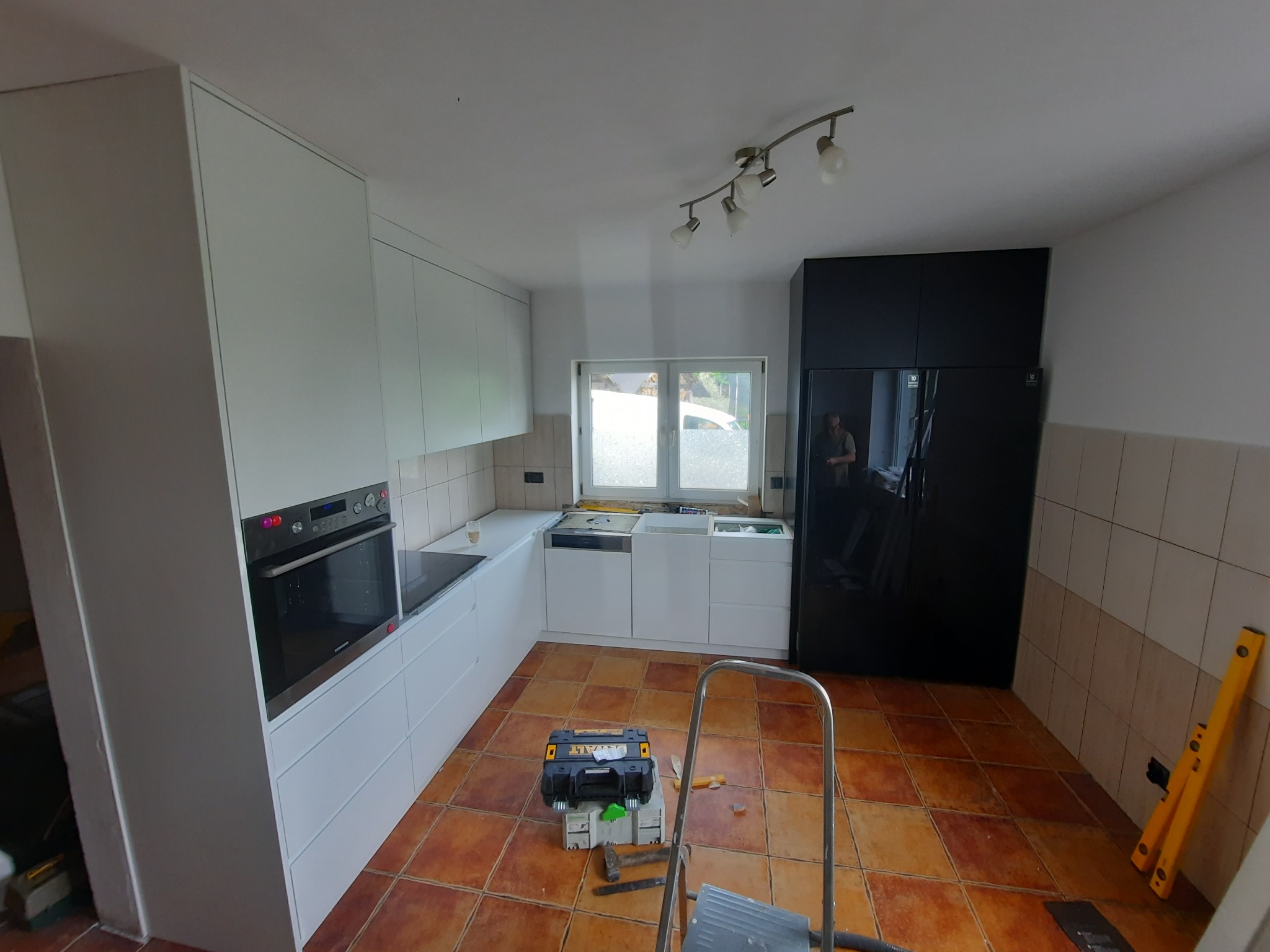 Kuchnia jeszcze przed montażem blatów.