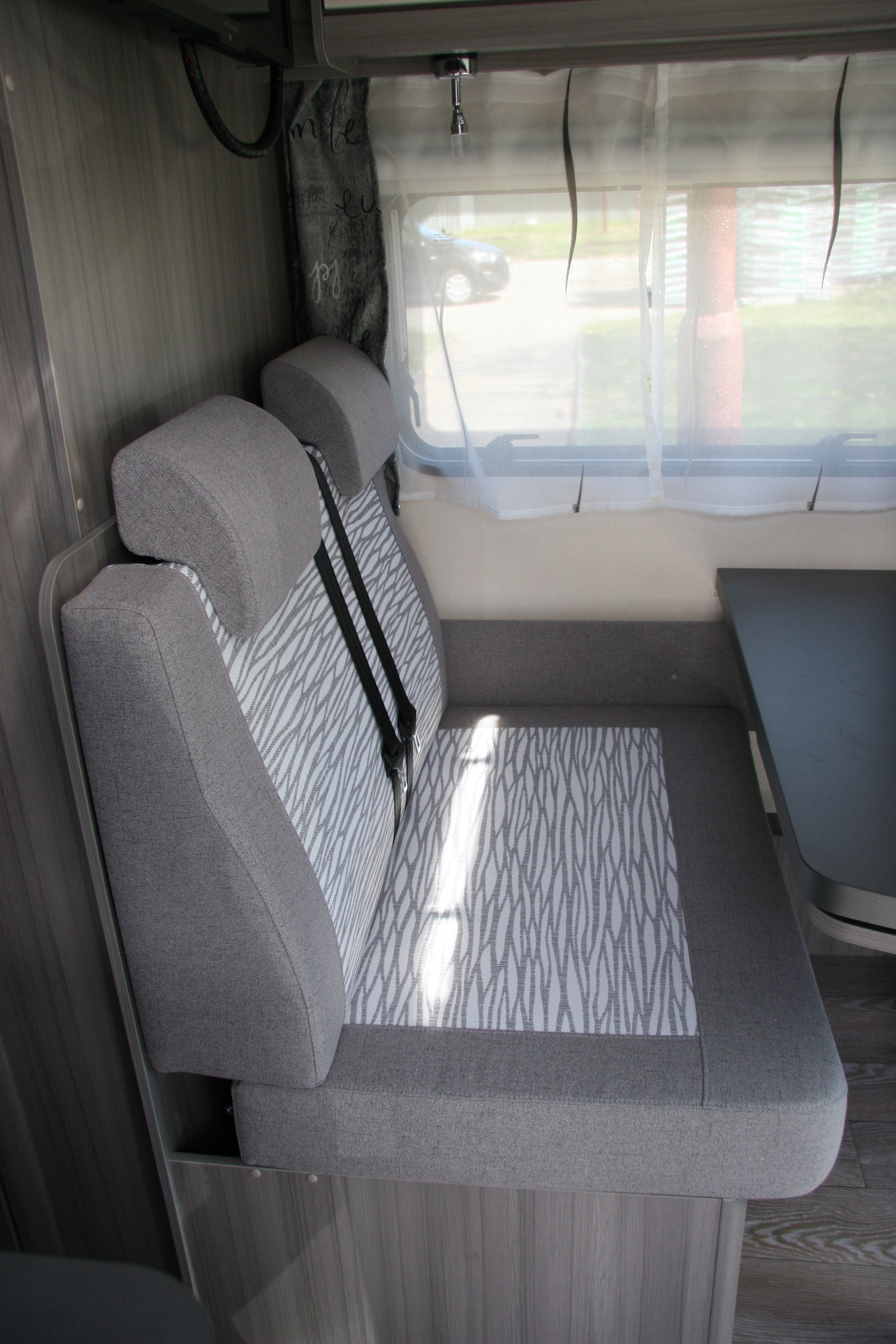 Nowa tapicerka w camperze.
