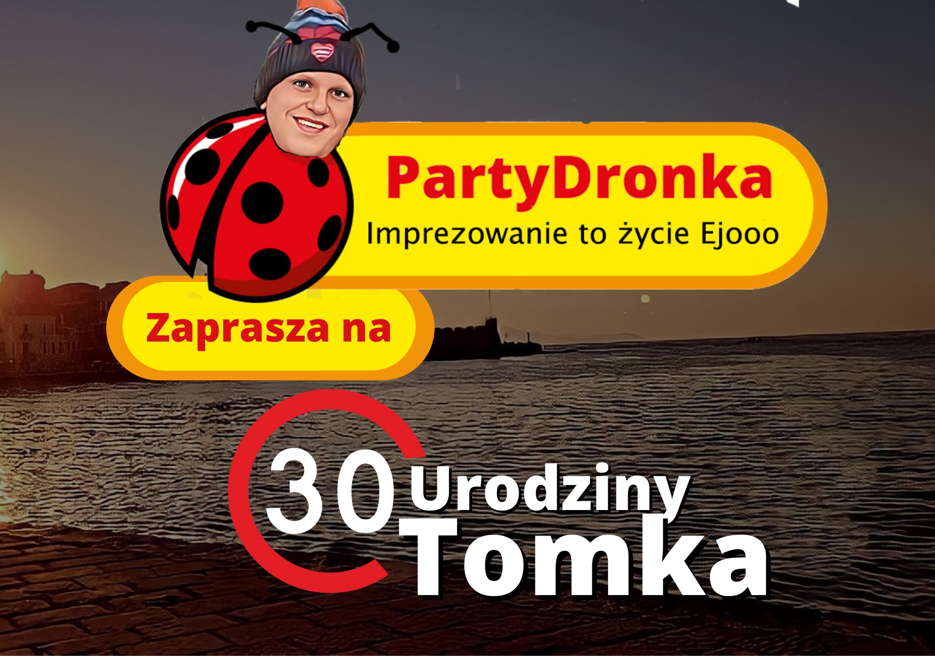 Grafika zapraszająca na 30 urodziny Tomka, z motywem biedronki z twarzą i napisem PartyDronka na tle morza o zachodzie słońca.