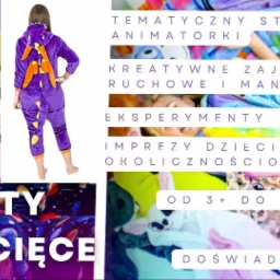 Animator maluje twarz dziewczynce przy różowym stoliku z farbami, obok osoba w kostiumie fioletowego smoka, w tle kolorowe rekwizyty i napisy o tematycznych imprezach dla dzieci.