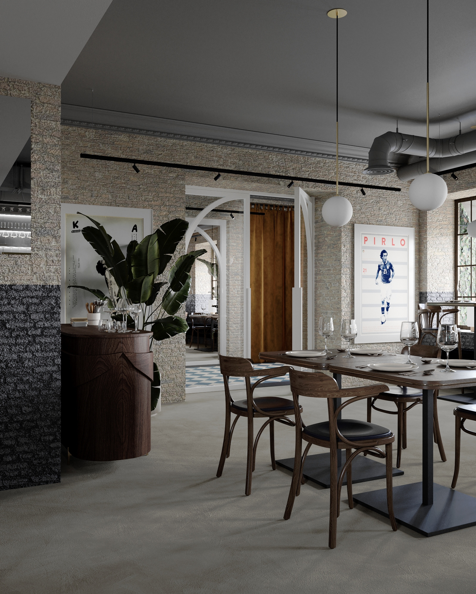 Wnętrze restauracji z ceglanymi ścianami, drewnianymi stołami nakrytymi zastawą i krzesłami w stylu bistro, oświetlone wiszącymi lampami kulami i plakatami na ścianach.