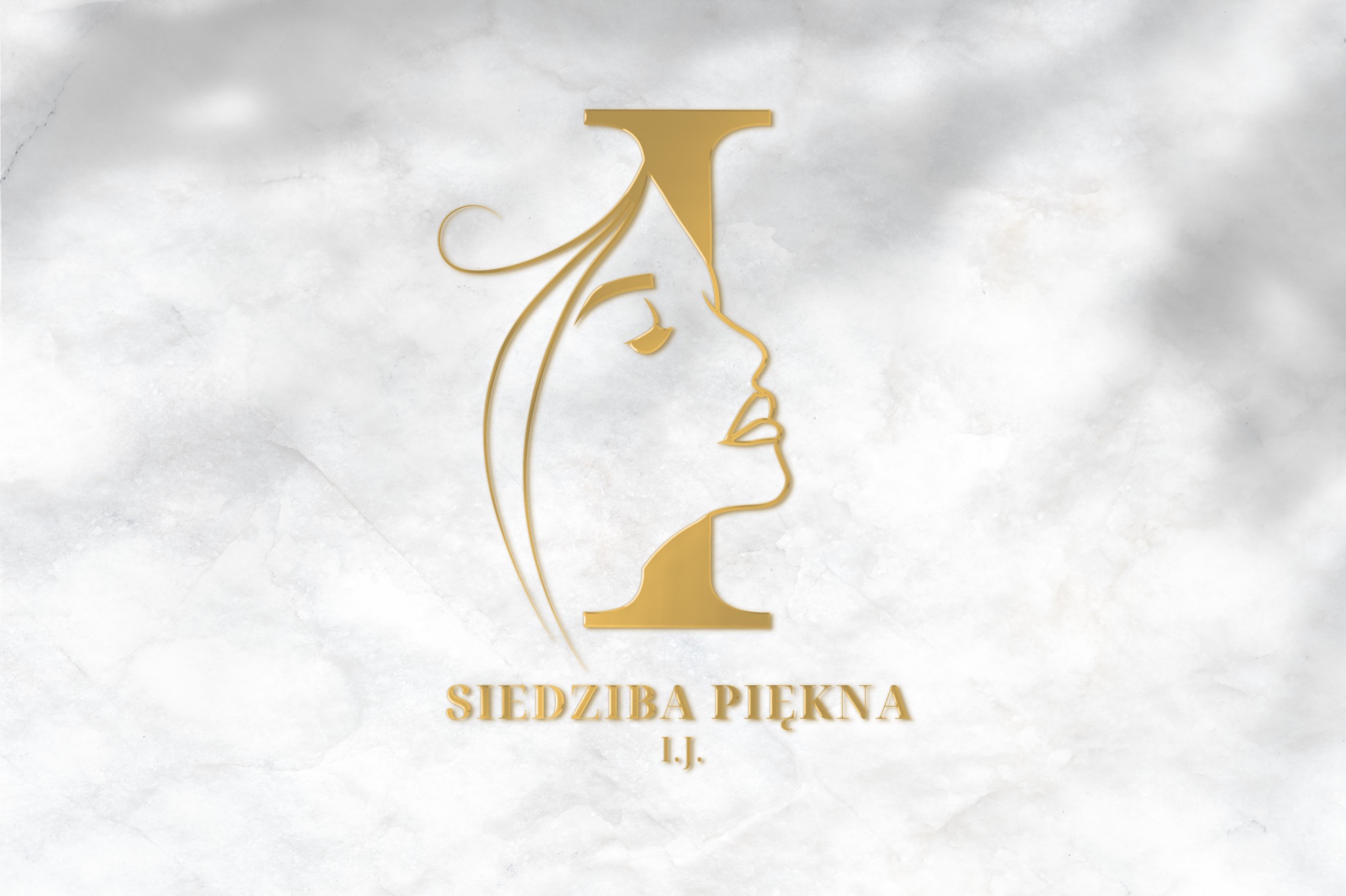 Eleganckie, złote logo przedstawiające profil kobiety wkomponowany w literę 'I', na tle marmurowej tekstury z subtelnymi cieniami.