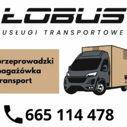 Logo firmy transportowej ŁOBUS z ofertą przeprowadzek, bagażówki i transportu, ilustracja szarego busa dostawczego z kartonem na pace i numerem telefonu 665 114 478.