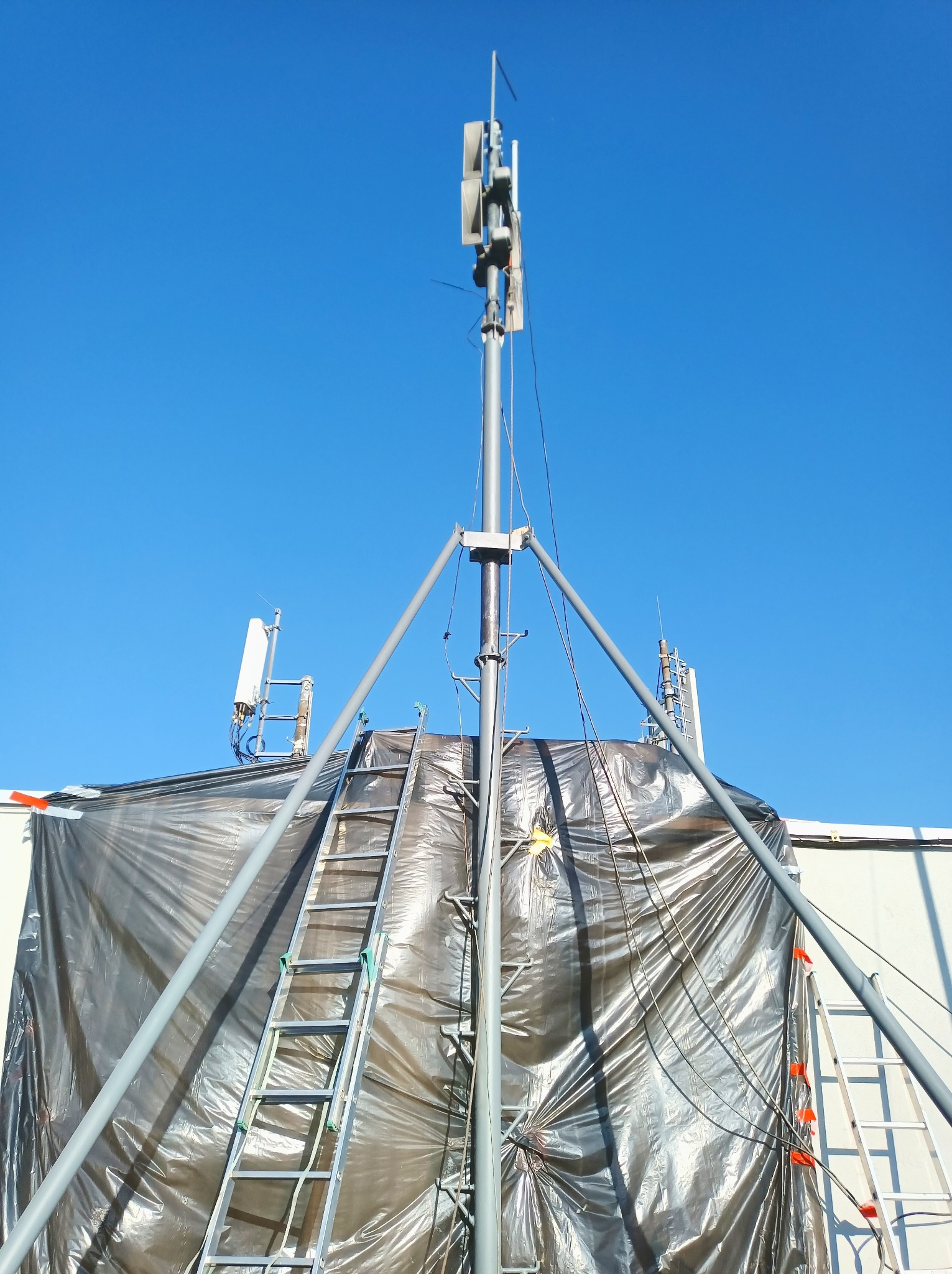 Konstrukcja stalowa w trakcie prac konserwacyjnych