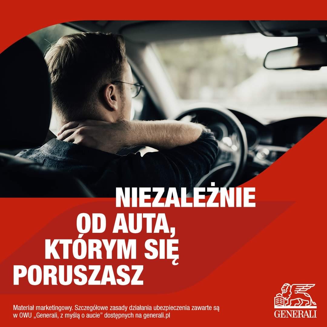 Mężczyzna w okularach siedzi za kierownicą samochodu, odwrócony tyłem, z ręką na karku, na tle czerwonego pola z tekstem 'Niezależnie od auta, którym się poruszasz' i logo Generali.