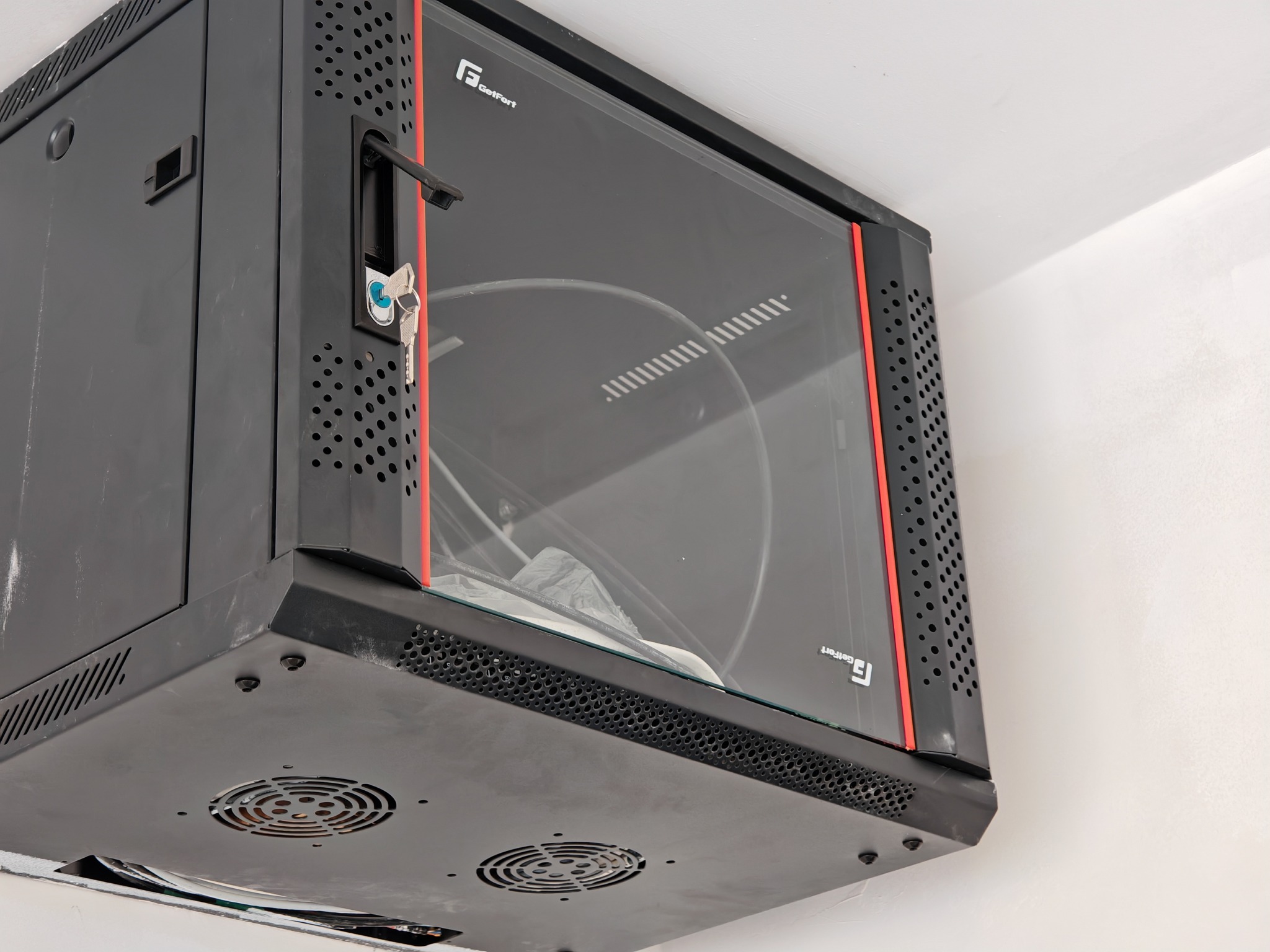 Szafa RACK w nowym domu to już standard. Porządek w multimediach musi być.