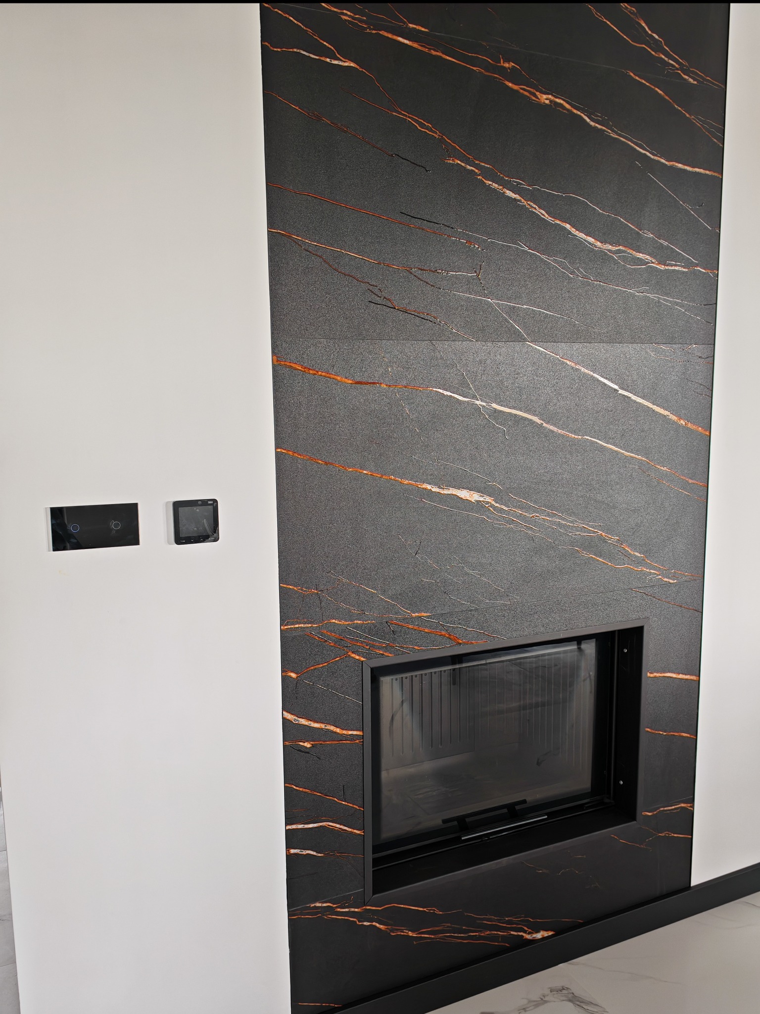 Kominek to miły dodatek ale za ciepło odpowiada sterownik pieca- termostat