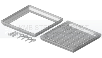 Nierdzewny właz rewizyjny kwadratowy, z kratownicą i ramą, widoczne śruby mocujące i uchwyty do podnoszenia, na białym tle.