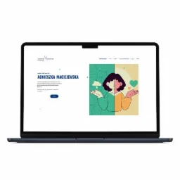 Laptop wyświetlający stronę internetową psychologa z ilustracją kobiety z otwartymi dłońmi i sercami.