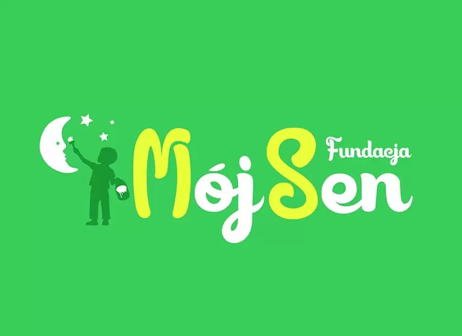 Logo Fundacji 'Mój Sen' na zielonym tle, przedstawiające sylwetkę dziecka malującego twarz na księżycu, obok napis 'Mój Sen' w ozdobnej czcionce.