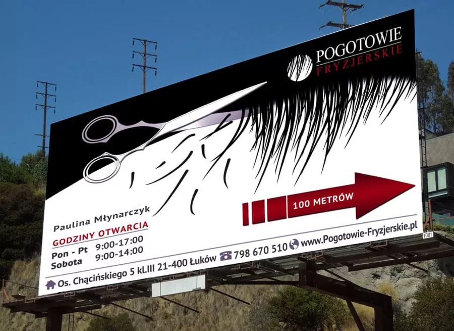 Billboard reklamujący salon fryzjerski Pogotowie Fryzjerskie z grafiką nożyczek i strzałką wskazującą kierunek, widoczne godziny otwarcia i dane kontaktowe.