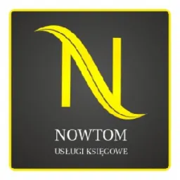 Logo firmy NOWTOM Usługi Księgowe: Stylizowana litera N w kolorze żółtym, z elementem przypominającym liść, na ciemnoszarym tle z żółtą obwódką.