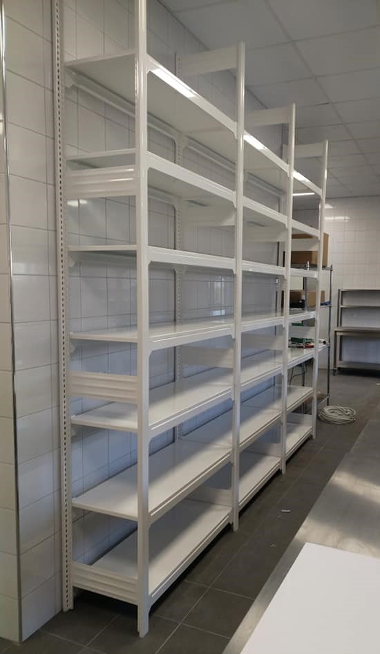 Regał modułowy z półkami z płyty MDF