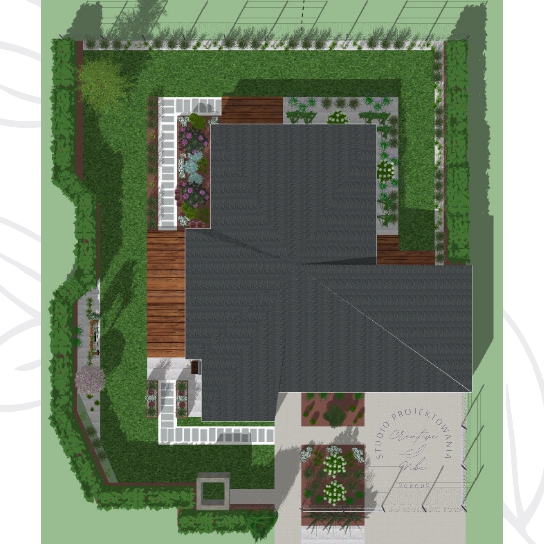 Projekt ogrodu w Warszawie widziany z góry: dom z ciemnym dachem otoczony starannie zaprojektowaną zielenią, drewnianymi tarasami i ścieżkami z jasnych płyt, z widocznym logo studia projektowania...