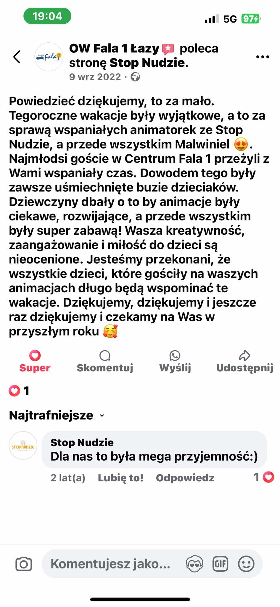 Zrzut ekranu z Facebooka z podziękowaniem dla animatorów Stop Nudzie za udane wakacje w Centrum Fala 1, z pozytywnymi opiniami o kreatywności i zaangażowaniu.
