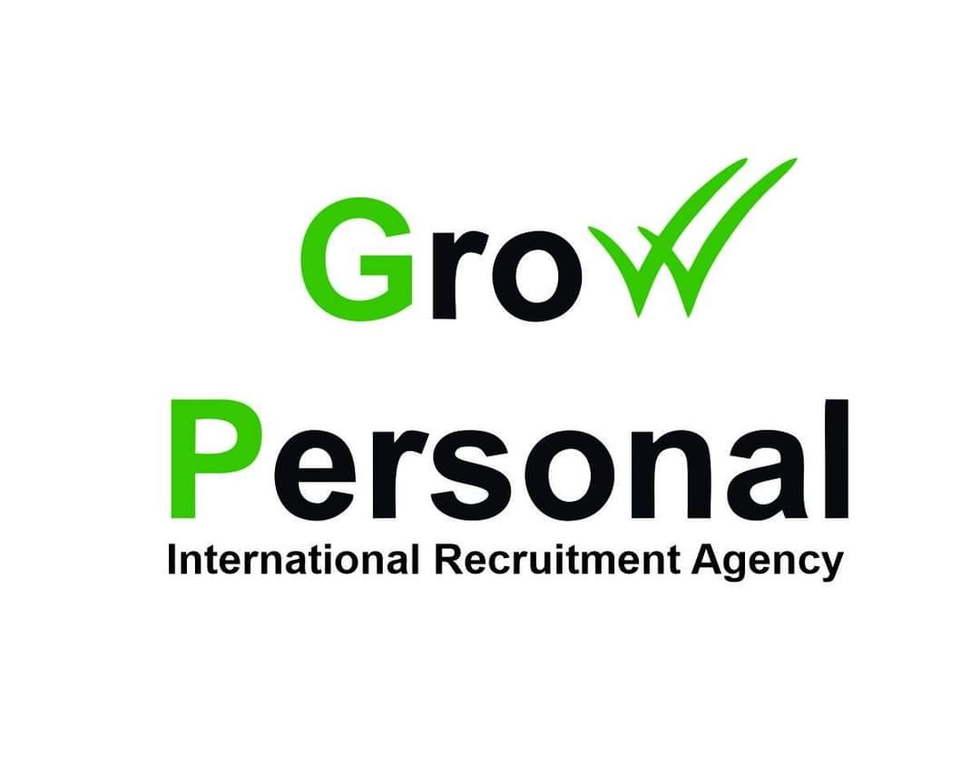 Logo firmy Grow Personal International Recruitment Agency z zielonym napisem 'Grow' z symbolem podwójnego ptaszka i czarnym napisem 'Personal International Recruitment Agency'.