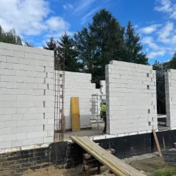 Jesteśmy firmą budująca domy od podstaw do stanu deweloperskiego