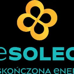Logo firmy eSOLEO z symbolem nieskończoności w kolorze złotym i napisem 'NIESKOŃCZONA ENERGIA' w kolorze turkusowym na czarnym tle.