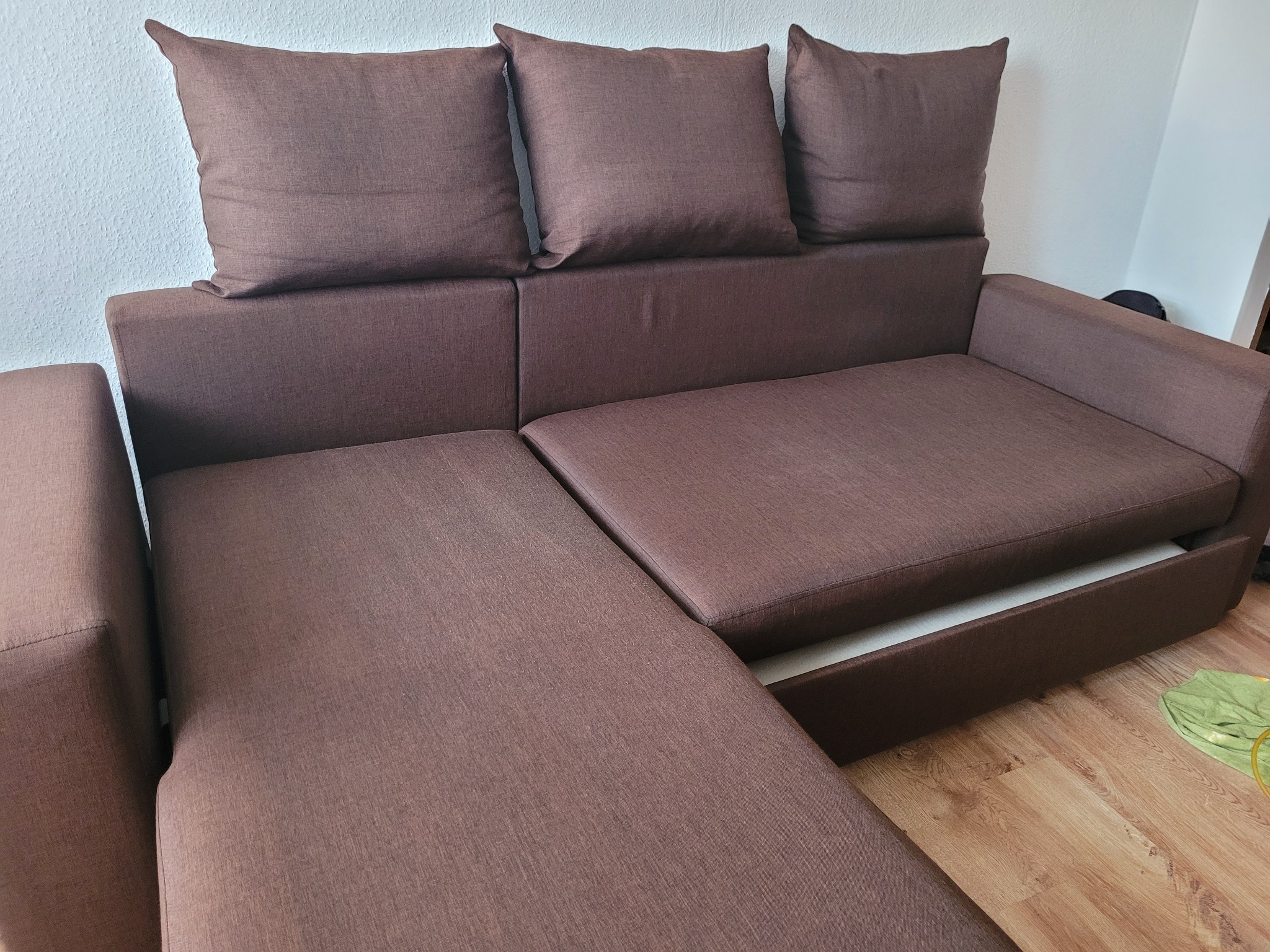 Profesjonalne czyszczenie tapicerki meblowej. Kompleksowe usługi sprzątania