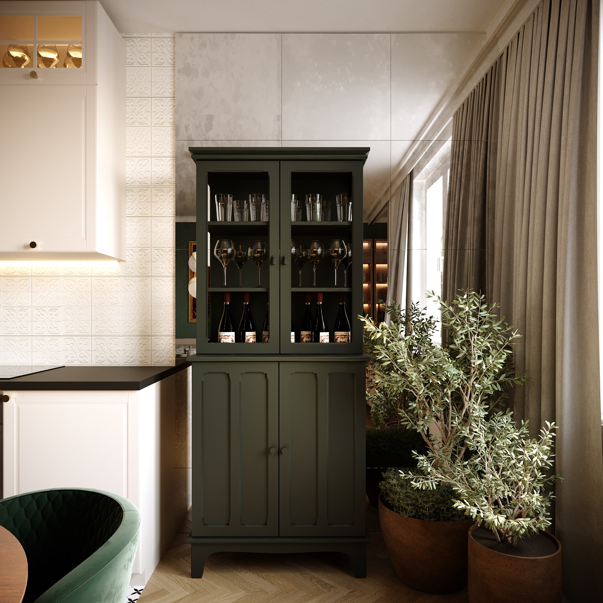 Elegancka kuchnia z ciemnozielonym kredensem wypełnionym butelkami wina i kieliszkami, uzupełniona roślinami w donicach, z widocznym fragmentem krzesła w stylu glamour.