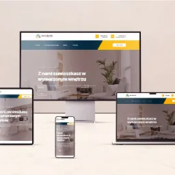 Prezentacja responsywnej strony internetowej 'Zmalujemy.pl' na monitorze, laptopie i smartfonie, z widocznym wnętrzem mieszkania w tle.