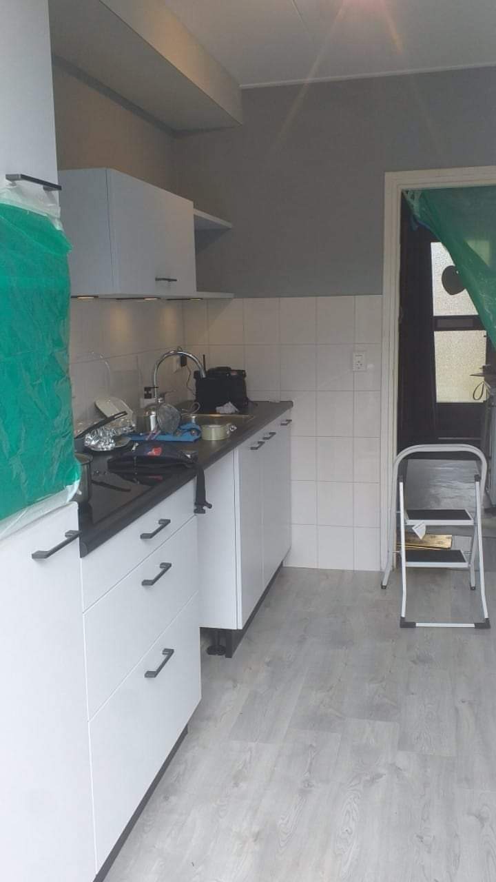 Kładzenie paneli gładzie malowanie i inne prace wykończeniowe