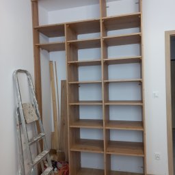 Wnętrze szafy na wymiar