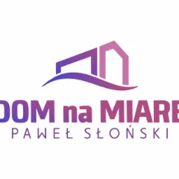Logo firmy 'DOM na MIARĘ Paweł Słoński' z graficznym symbolem domu w odcieniach fioletu.
