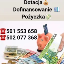 Grafika z hasłami: Dotacja, Dofinansowanie, Pożyczka, numery telefonów, świnka skarbonka z banknotem, plik banknotów euro oraz monety.